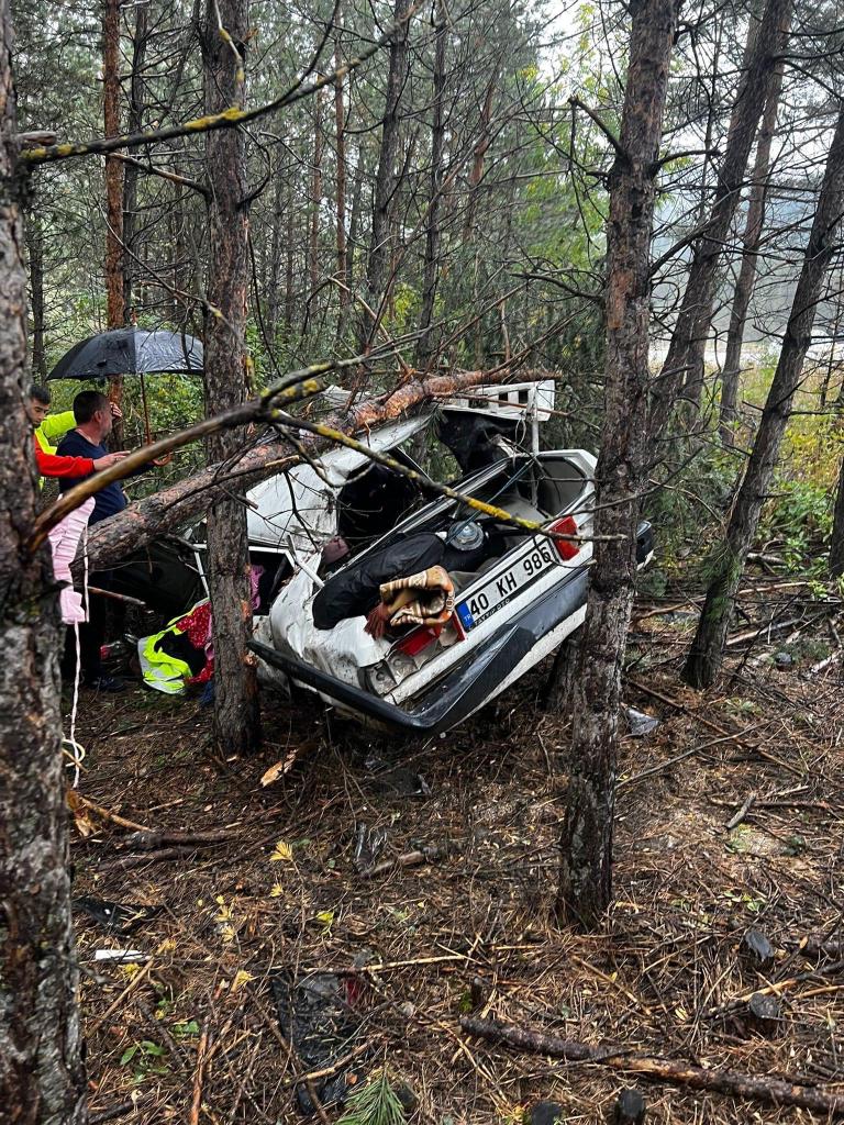 Bolu’da ormanlık alana devrilen otomobildeki 4 kişi yaralandı