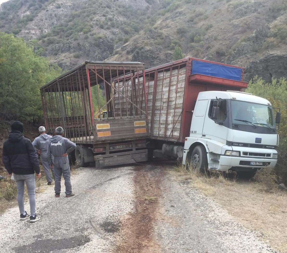 Bolu’da rampada kayan kamyondan atlayan sürücü öldü