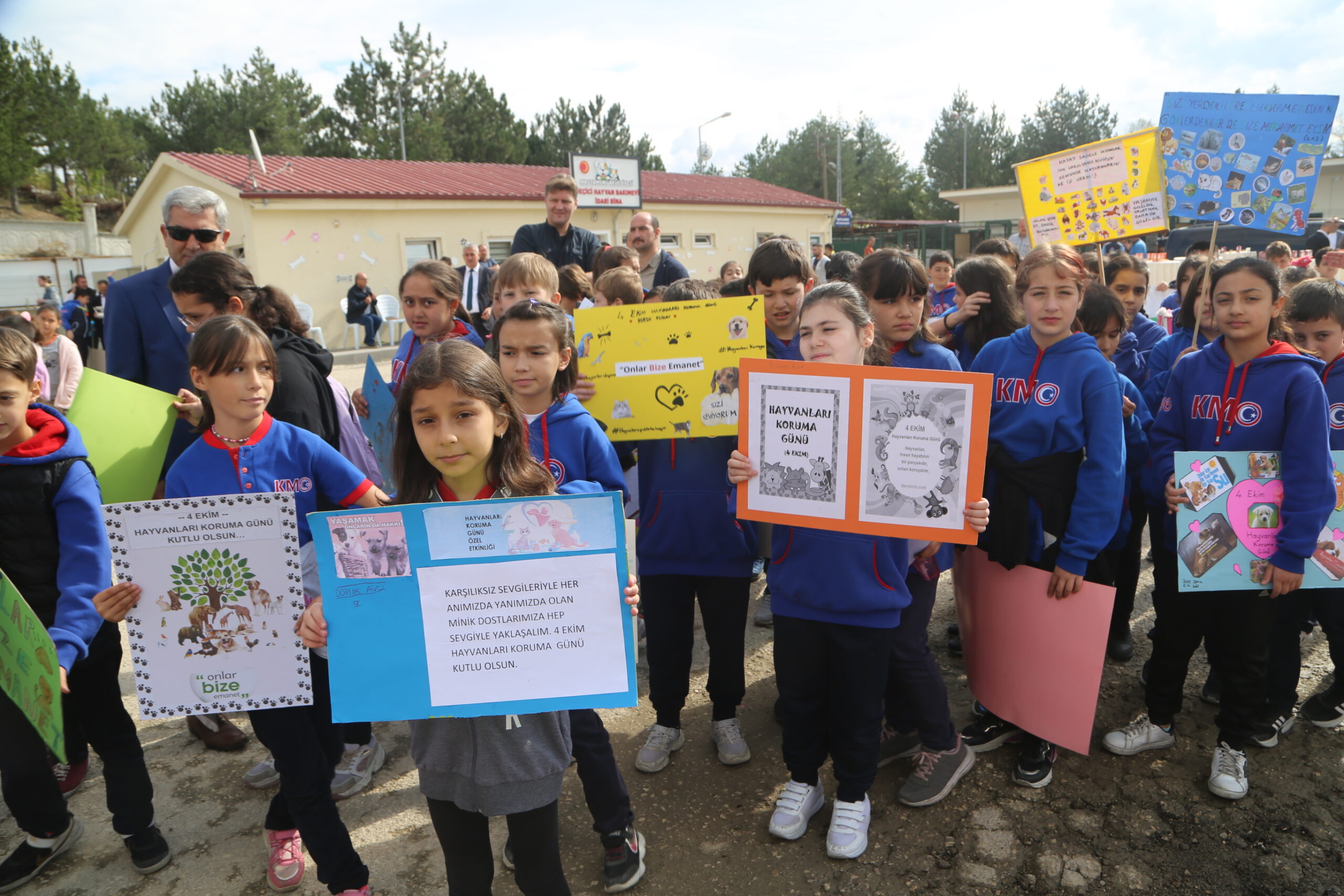 Çocuklar Kastamonu Belediyesi Geçici Hayvan Bakımevi’ni gezdi