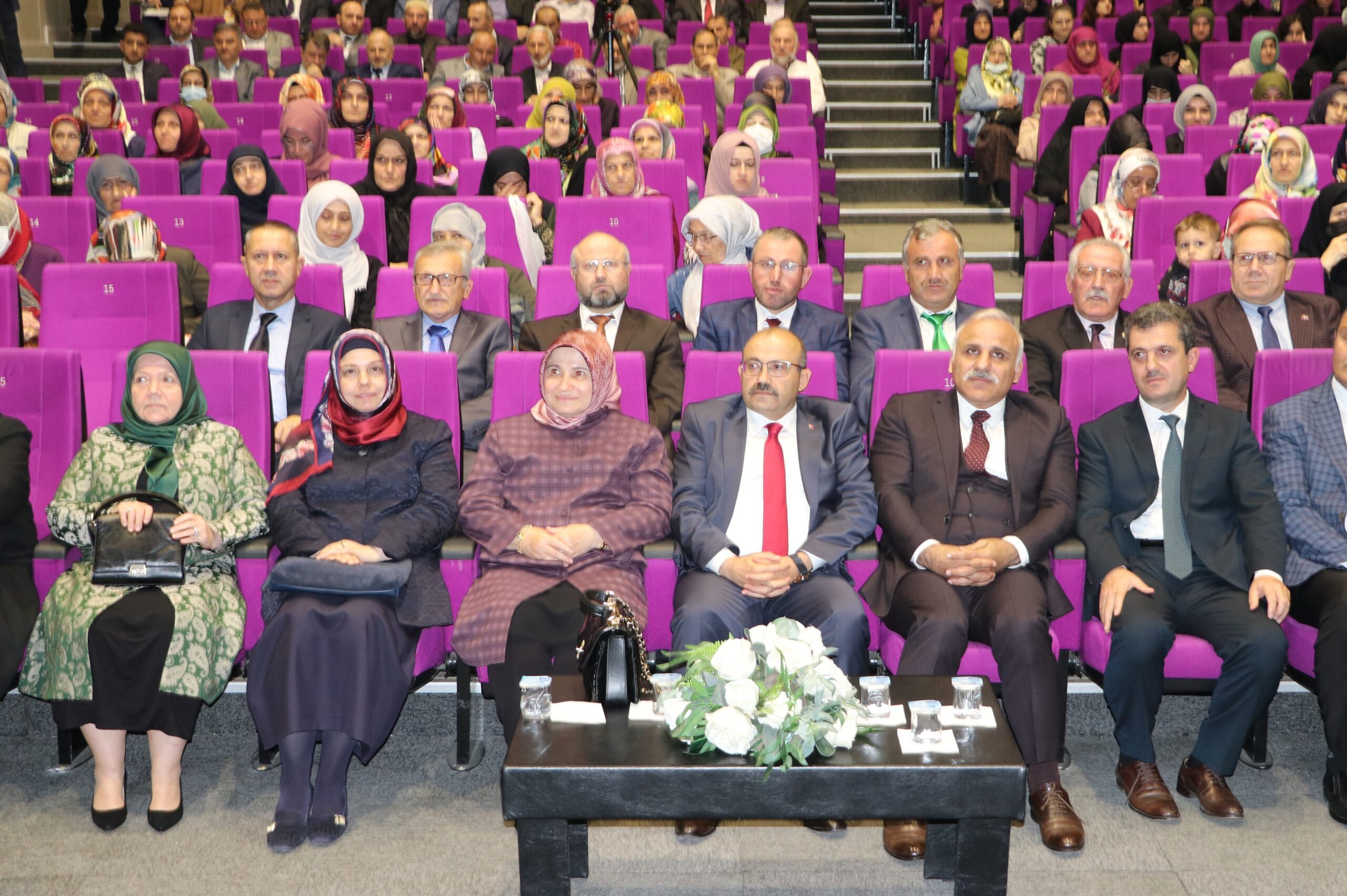 Diyanet İşleri Başkan Yardımcısı Huriye Martı, Trabzon’da programa katıldı: