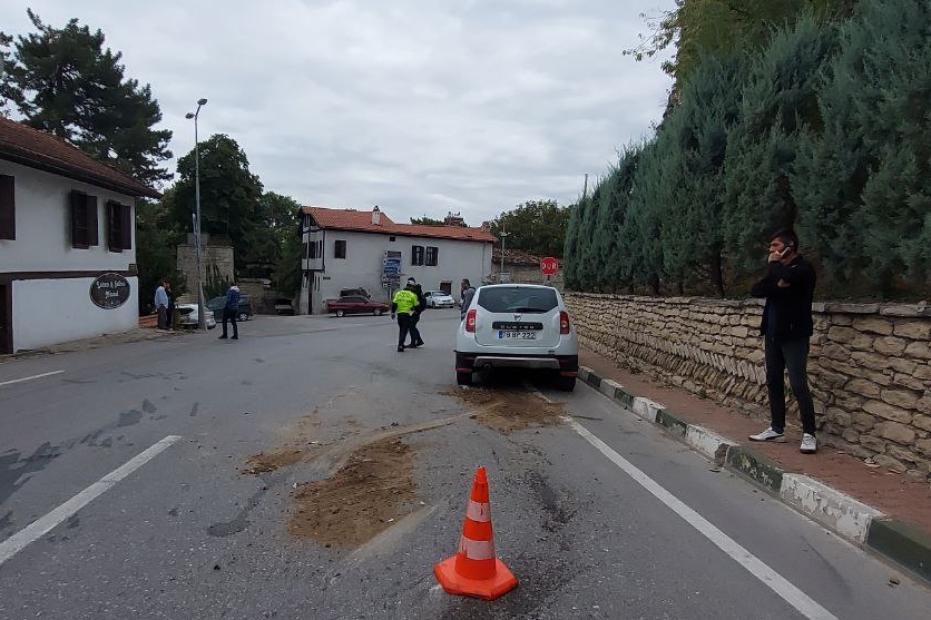 Karabük’te minibüsle cipin çarpışması sonucu 4 kişi yaralandı