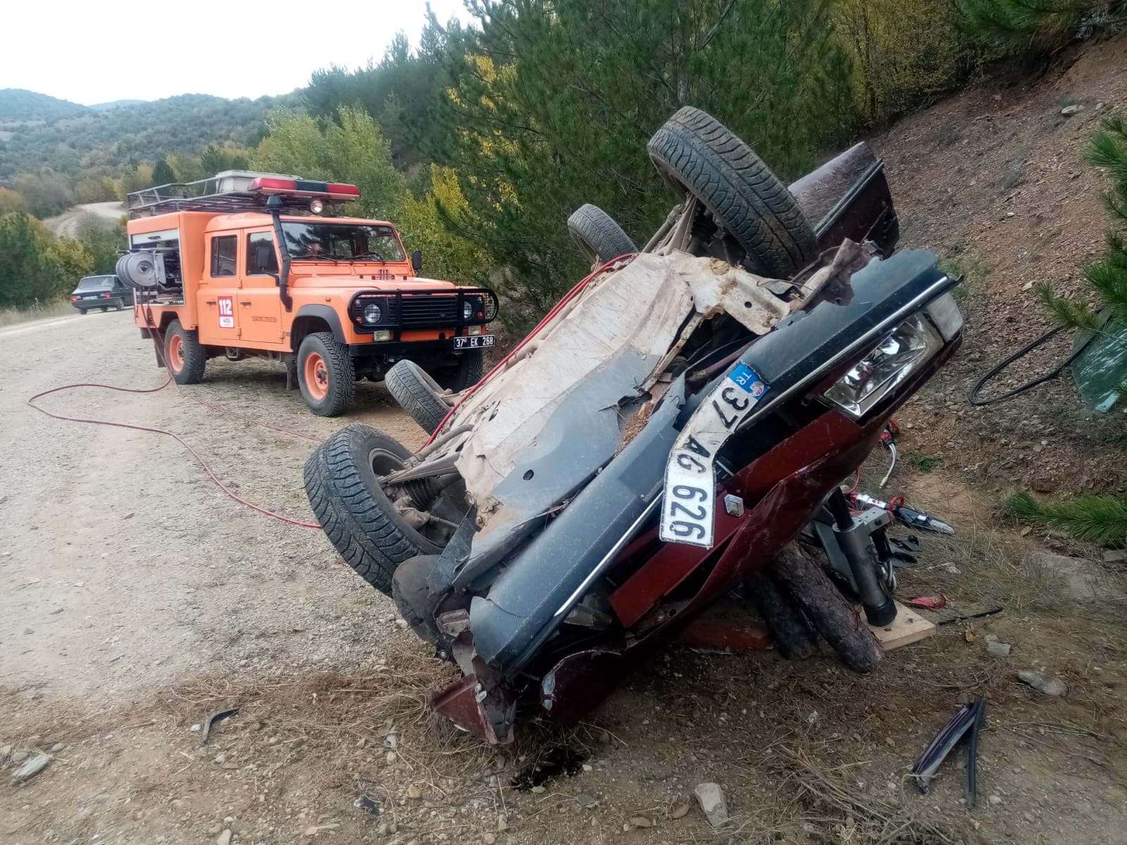 Kastamonu’da devrilen otomobildeki 2 kişi yaralandı