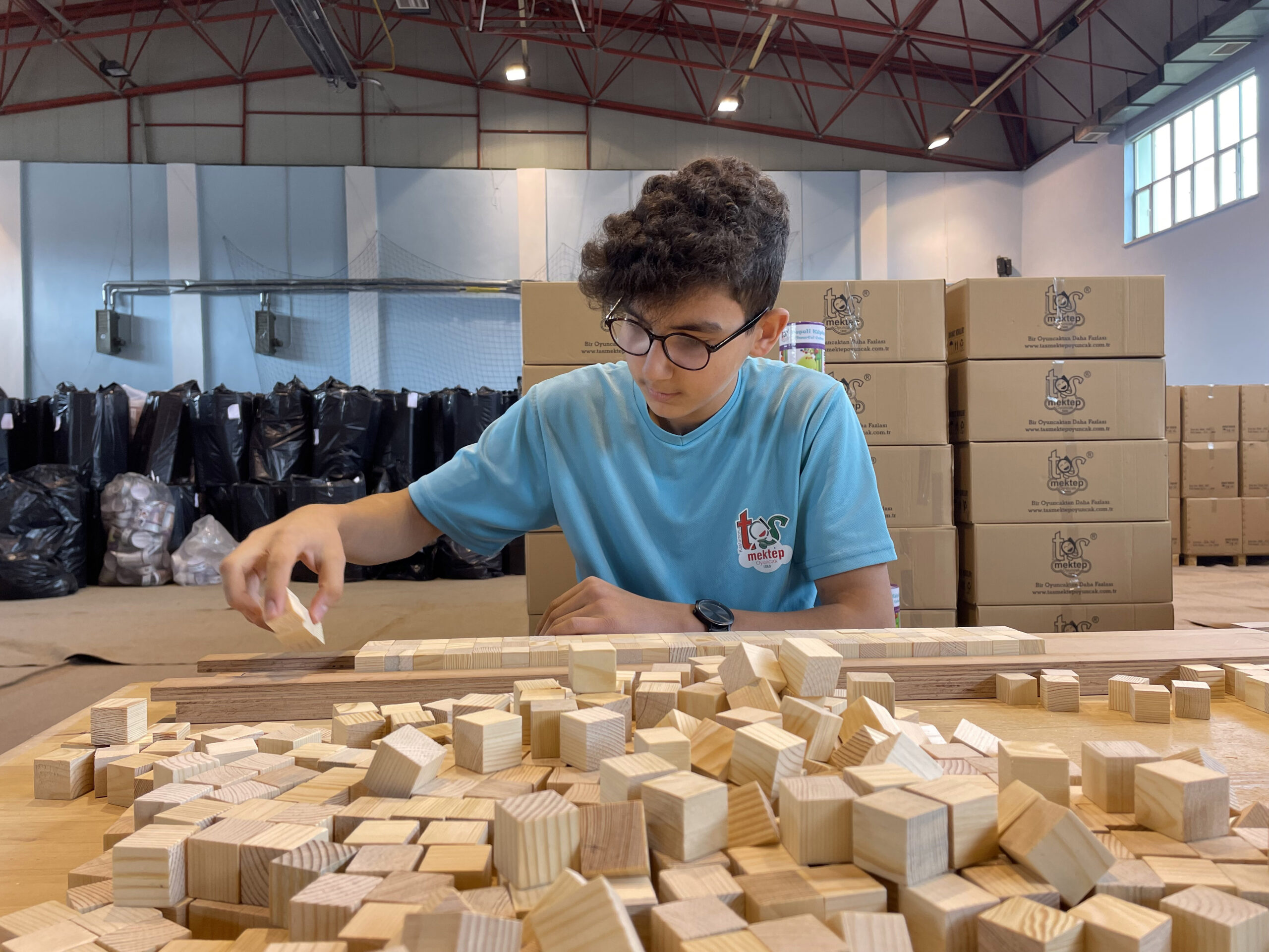Kastamonu’daki meslek lisesinde 75 bininci oyuncağın üretilmesi pastayla kutlandı