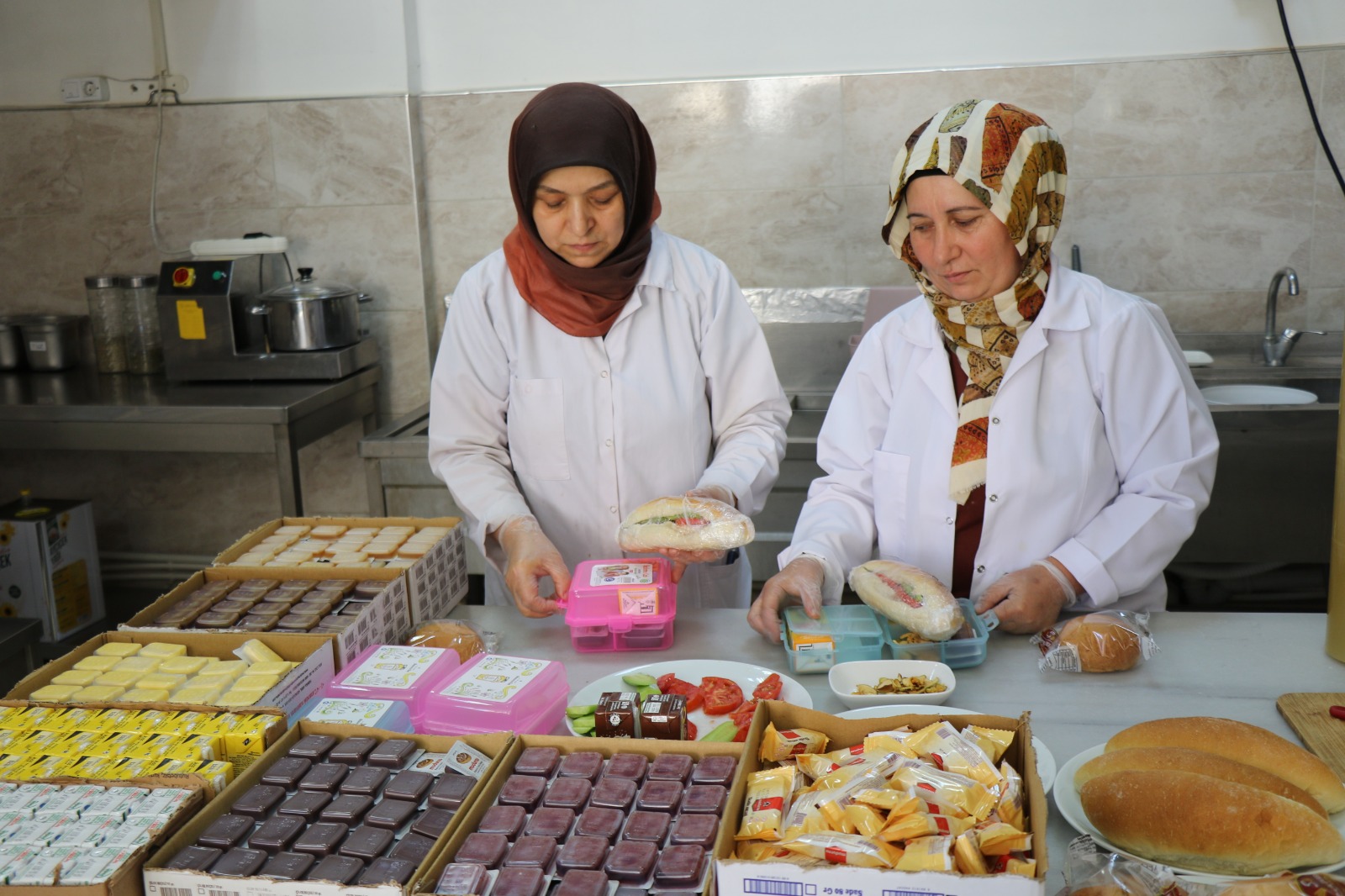 Safranbolu Belediyesi ihtiyaç sahibi çocukların beslenme çantalarını hazırlayacak