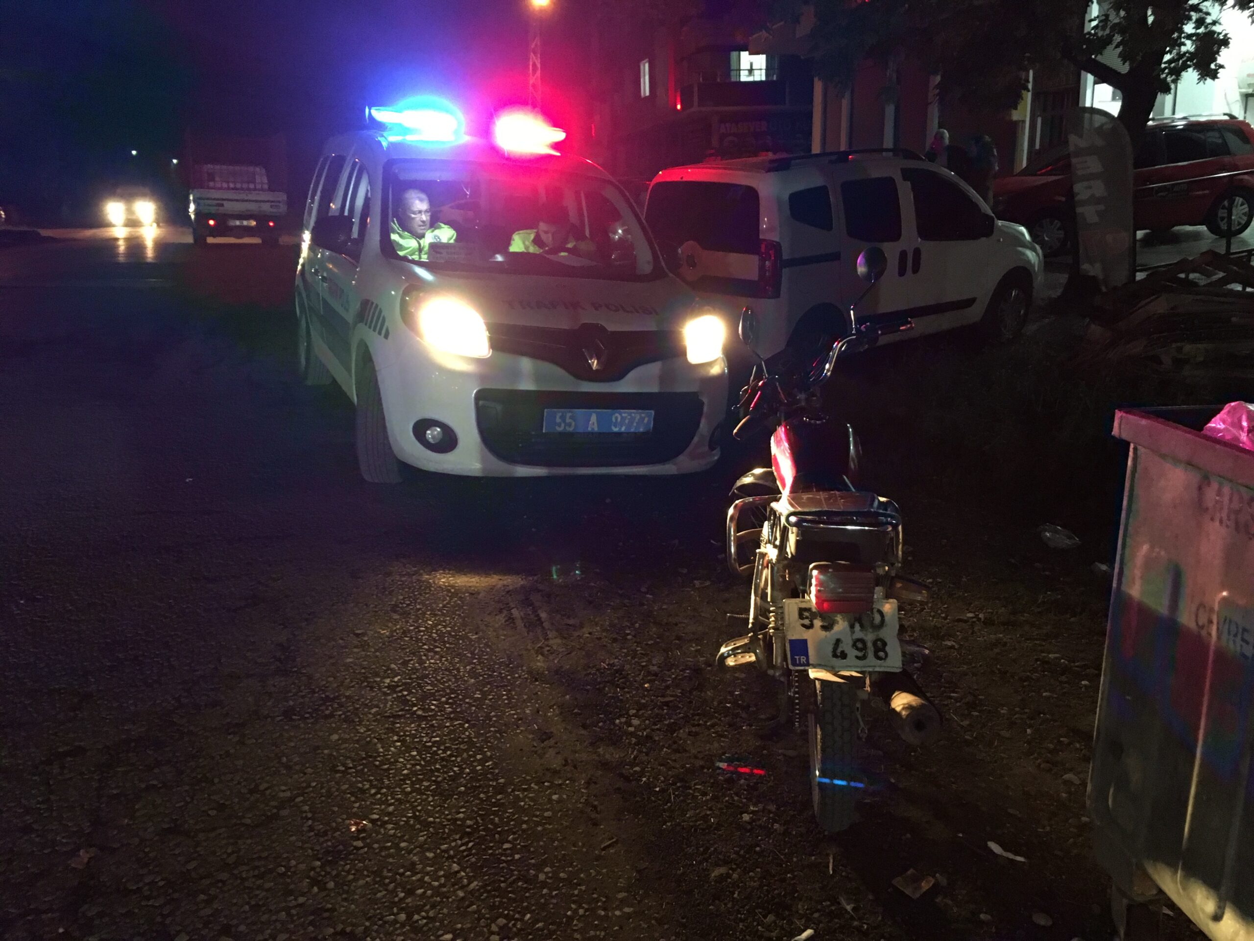 Samsun’da motosikletin çarptığı yaya ile sürücü yaralandı