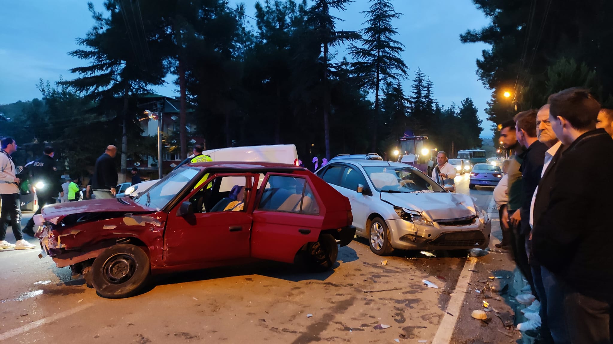 Tokat’ta iki otomobilin çarpıştığı kazada 5 kişi yaralandı