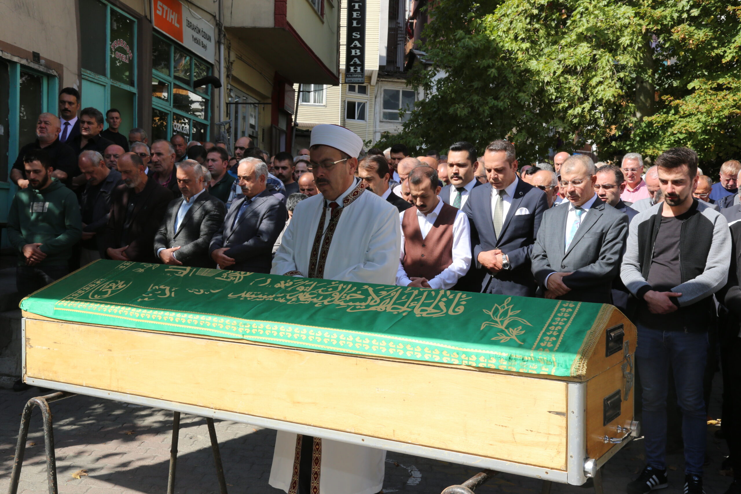 Vali Doruk, vefat eden Valilik personeli Tahmaz’ın cenaze törenine katıldı