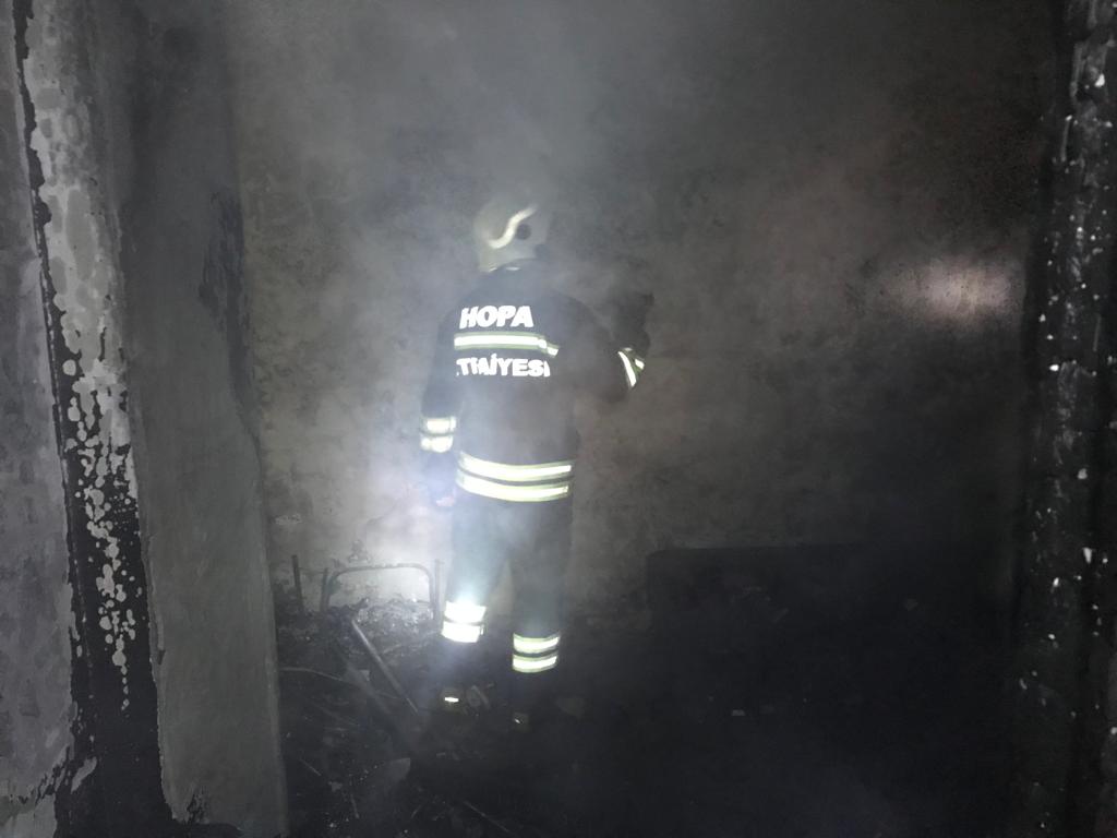 Artvin’de evde çıkan yangında 5 çocuk dumandan etkilendi