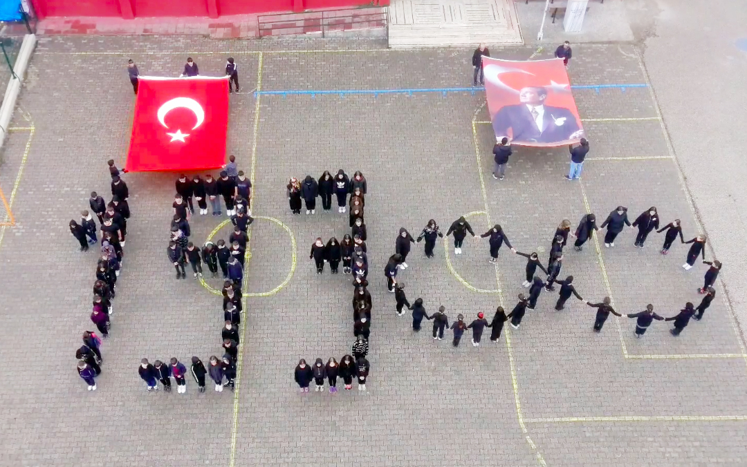 Düzce ve Karabük’te öğrenciler koreografiyle Atatürk’ü andı