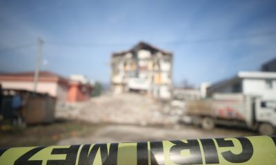 Düzce’deki depremde ağır hasar alan 5 bina yıkıldı