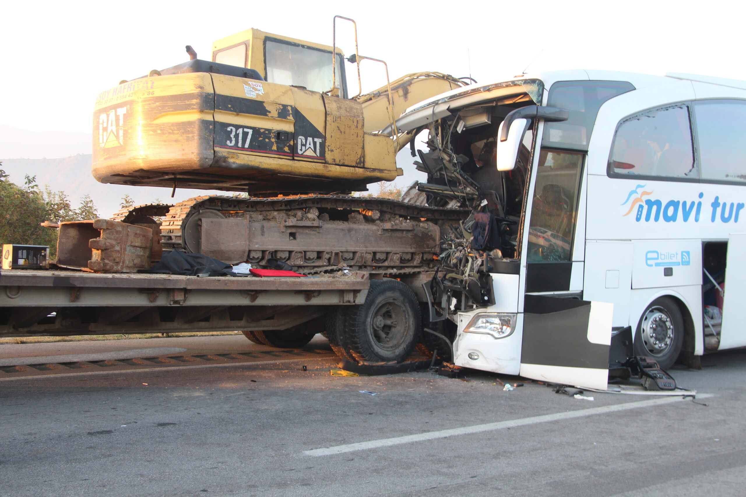 GÜNCELLEME – Amasya’da yolcu otobüsü ile tırın çarpıştığı kazada 3 kişi öldü, 8 kişi yaralandı
