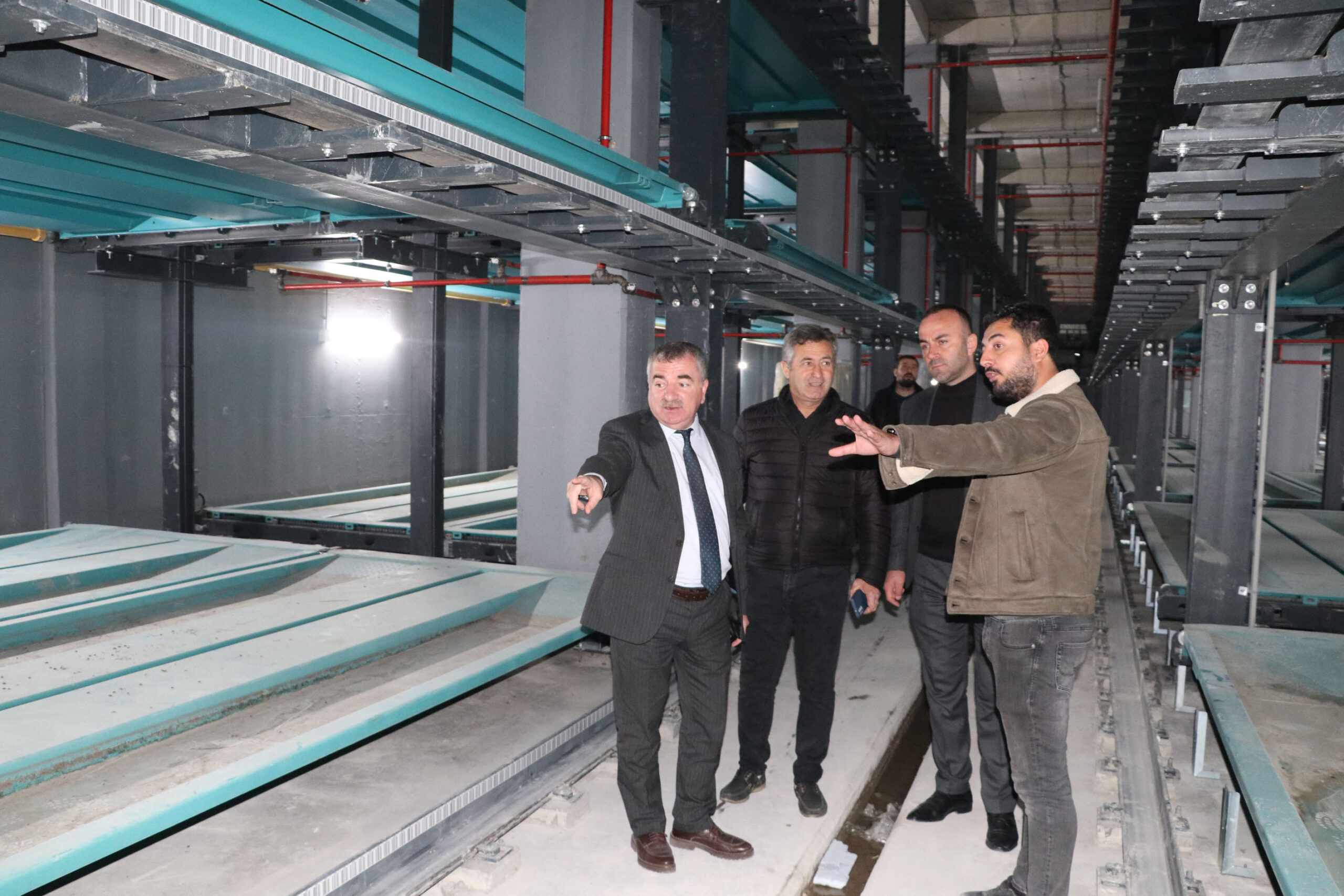 Havza Belediye Başkanı Özdemir, mekanik otopark inşaatını inceledi