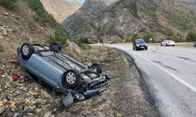 Karabük’te devrilen otomobildeki sürücü, eşi ve çocuğu yaralandı