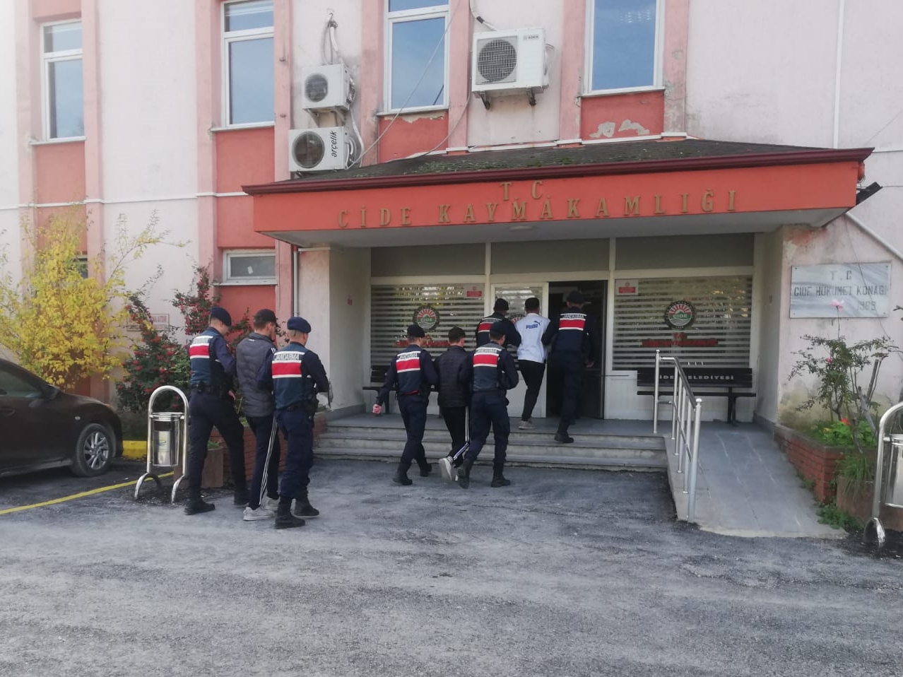 Kastamonu’da 14 çuval fındık ile 2 çuval ceviz çalan 3 zanlı tutuklandı
