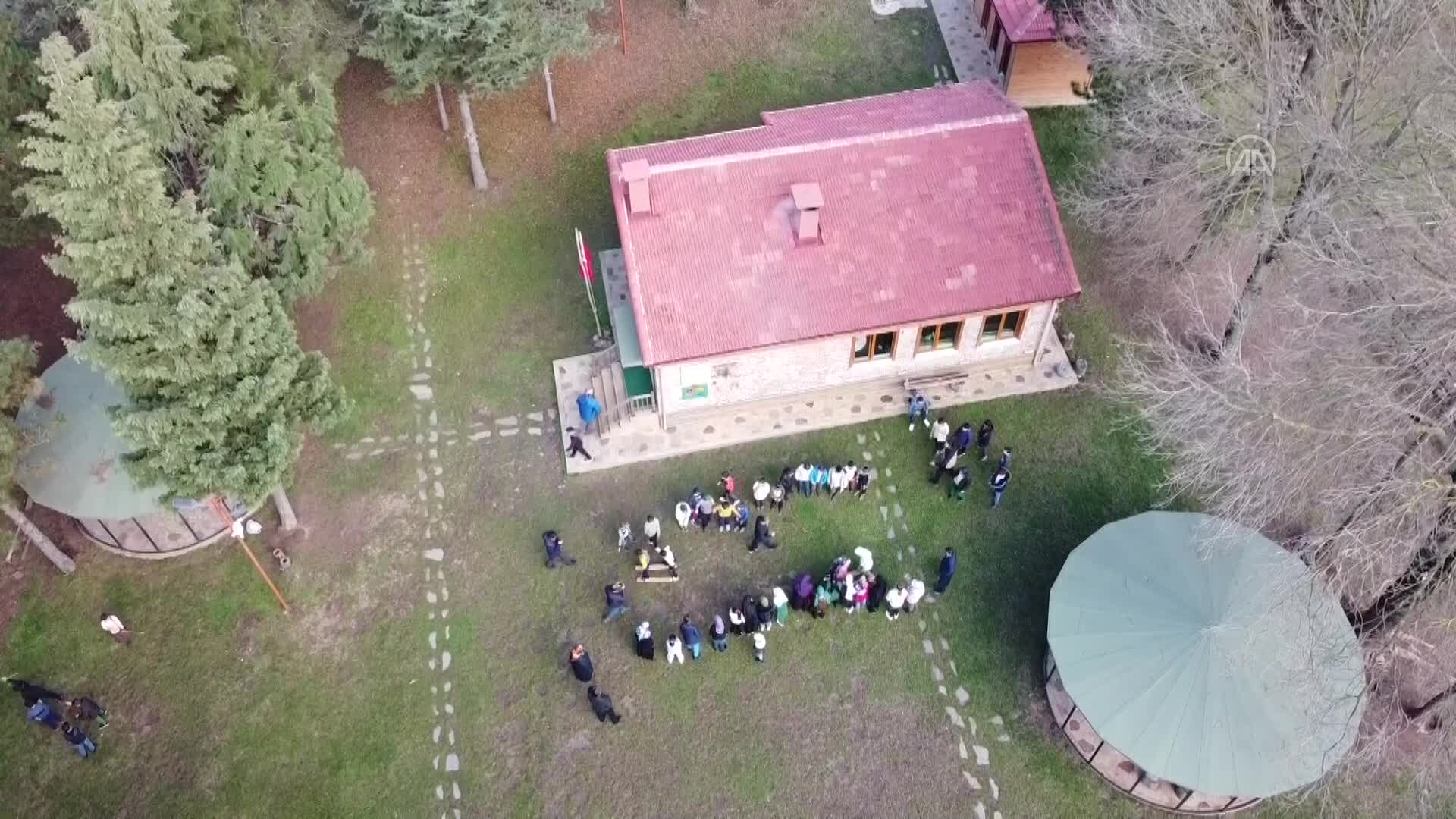 Öğrenciler “orman okulu”nda ekolojik yaşamı öğreniyor