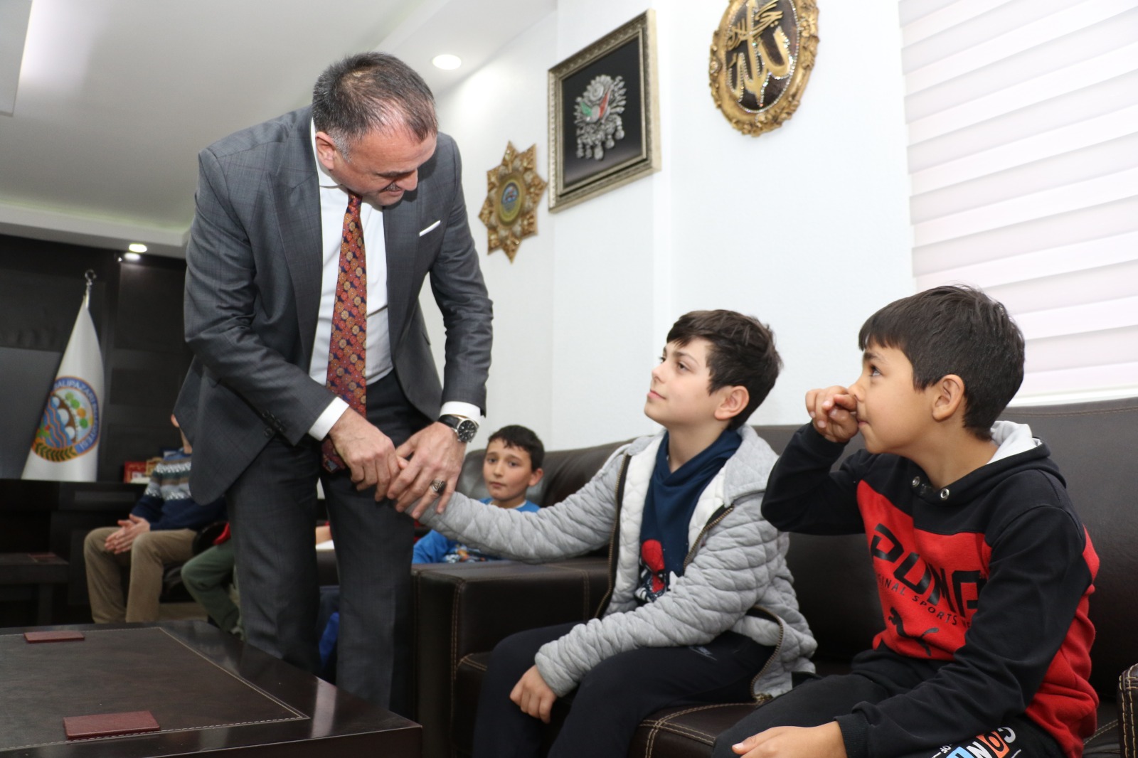 Öğrencilerden Salıpazarı Belediye Başkanı Akgül’e ziyaret