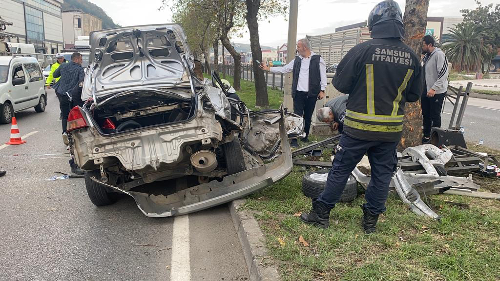 Samsun’da refüje çarpıp devrilen otomobilin sürücüsü yaralandı