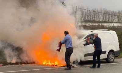 Samsun’da seyir halindeki araçta çıkan yangın söndürüldü