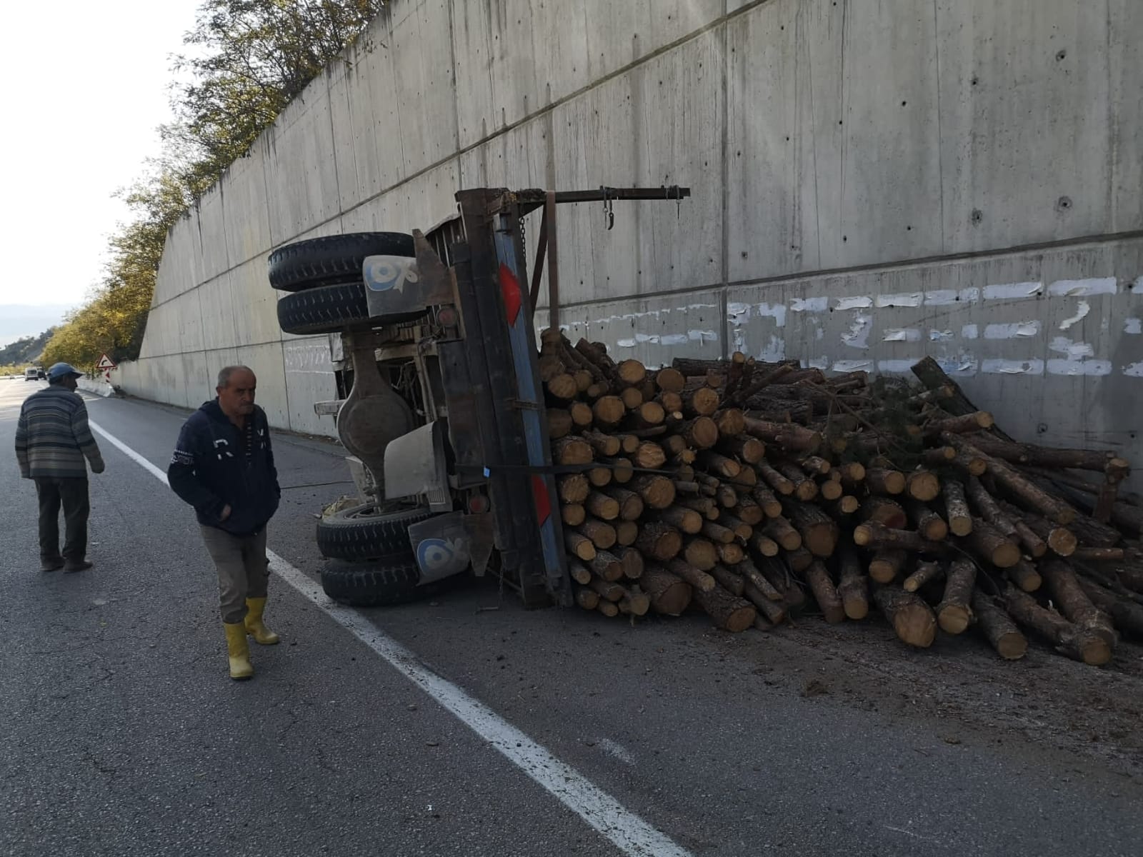 Sinop’ta otomobil ile traktör çarpıştı 5 kişi yaralandı