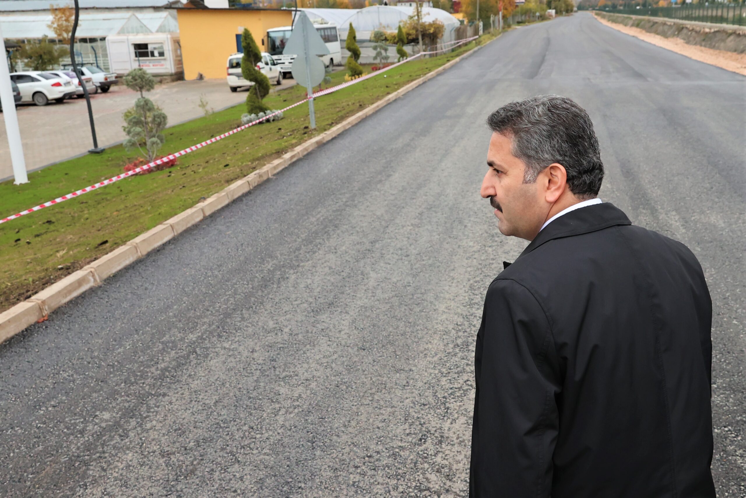 Tokat Belediye Başkanı Eroğlu, asfaltlama çalışması biten caddeyi gezdi