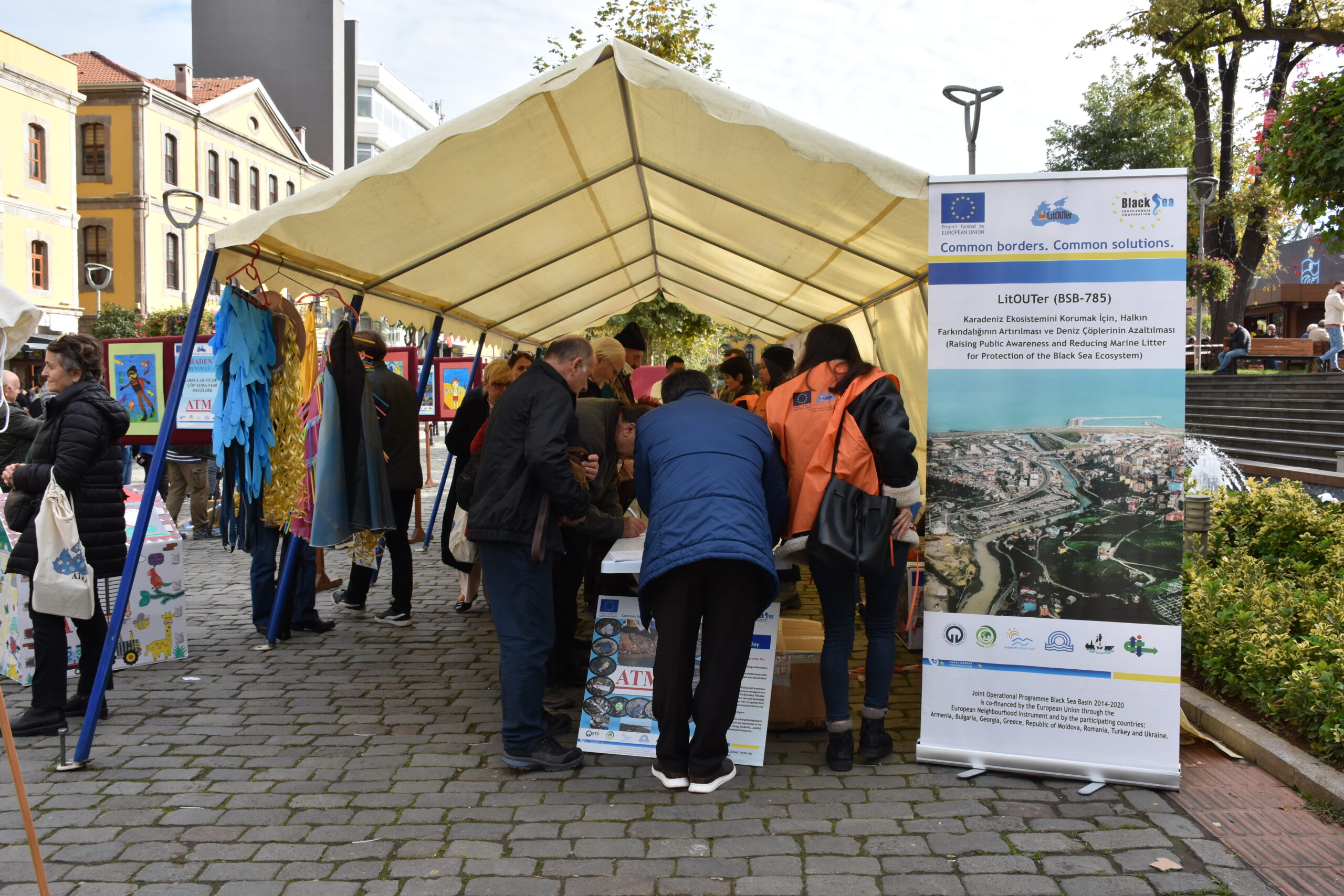 Trabzon’da deniz çöplerini konu alan “Atma” temalı sergi açıldı
