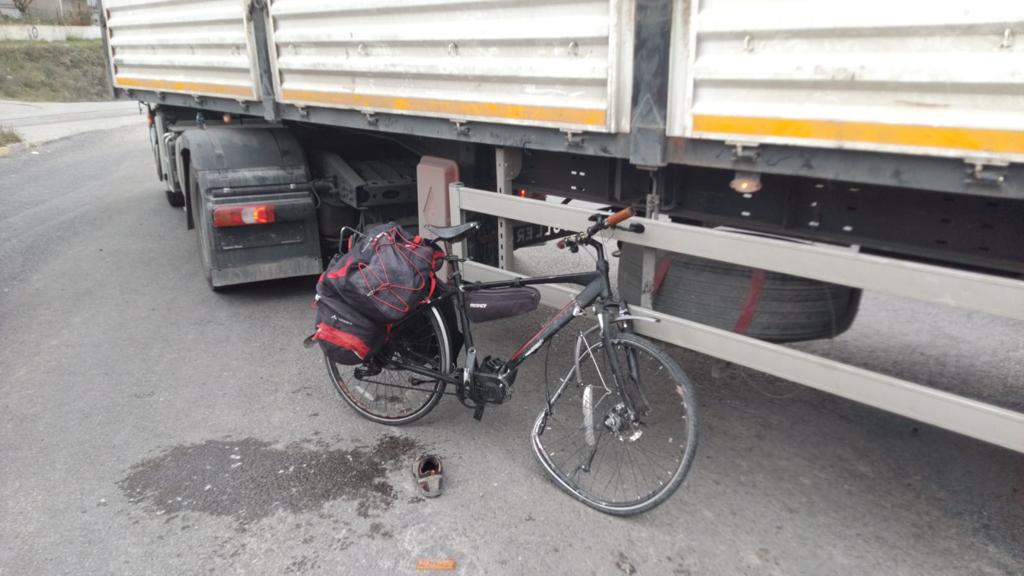 Zonguldak’ta tırın çarptığı elektrikli bisikletin sürücüsü hayatını kaybetti