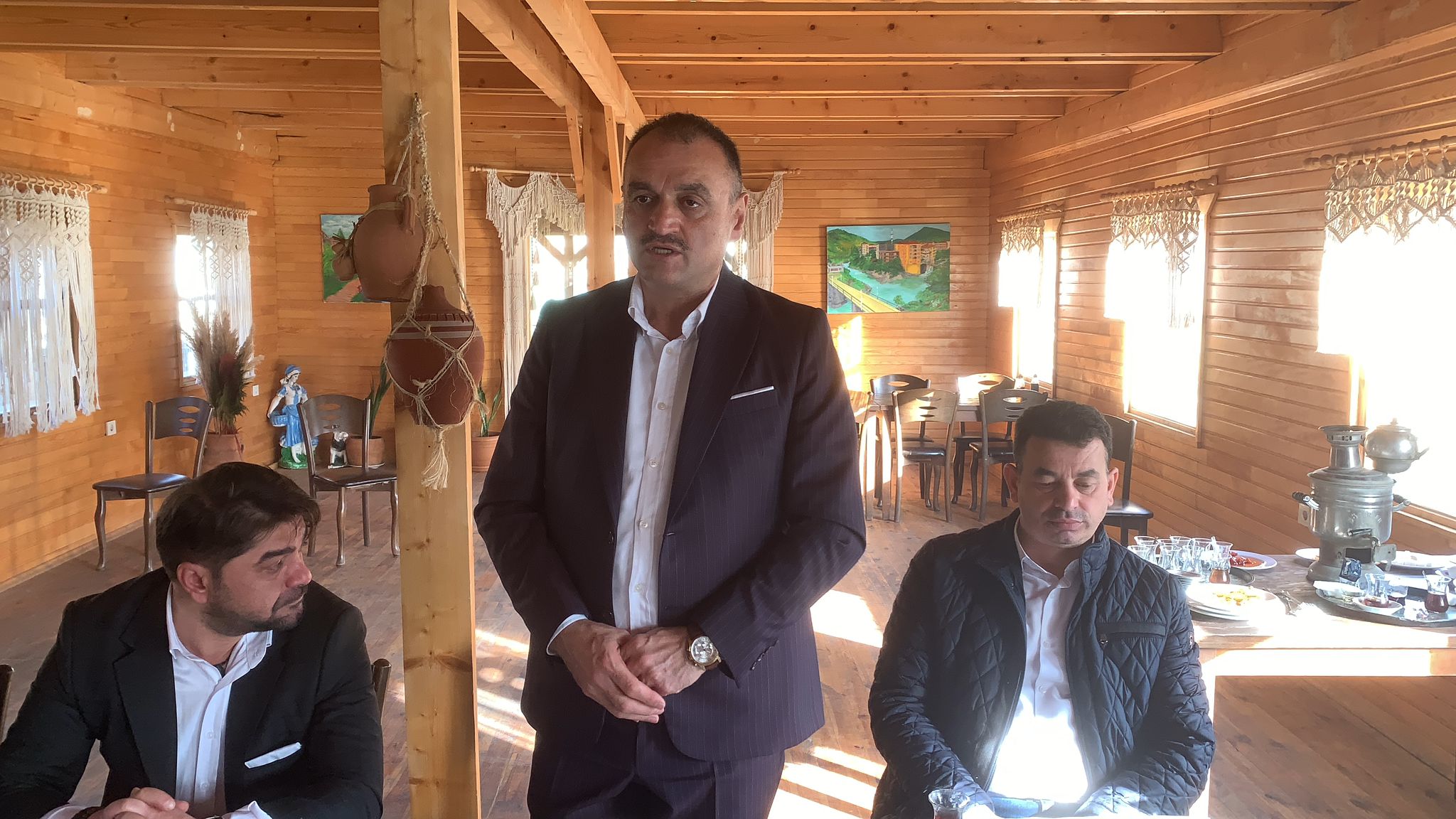 Belediye Başkanı Akgül engellilerle kahvaltıda bir araya geldi