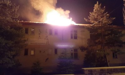 Çorum’da bir okulun çatısında çıkan yangın söndürüldü