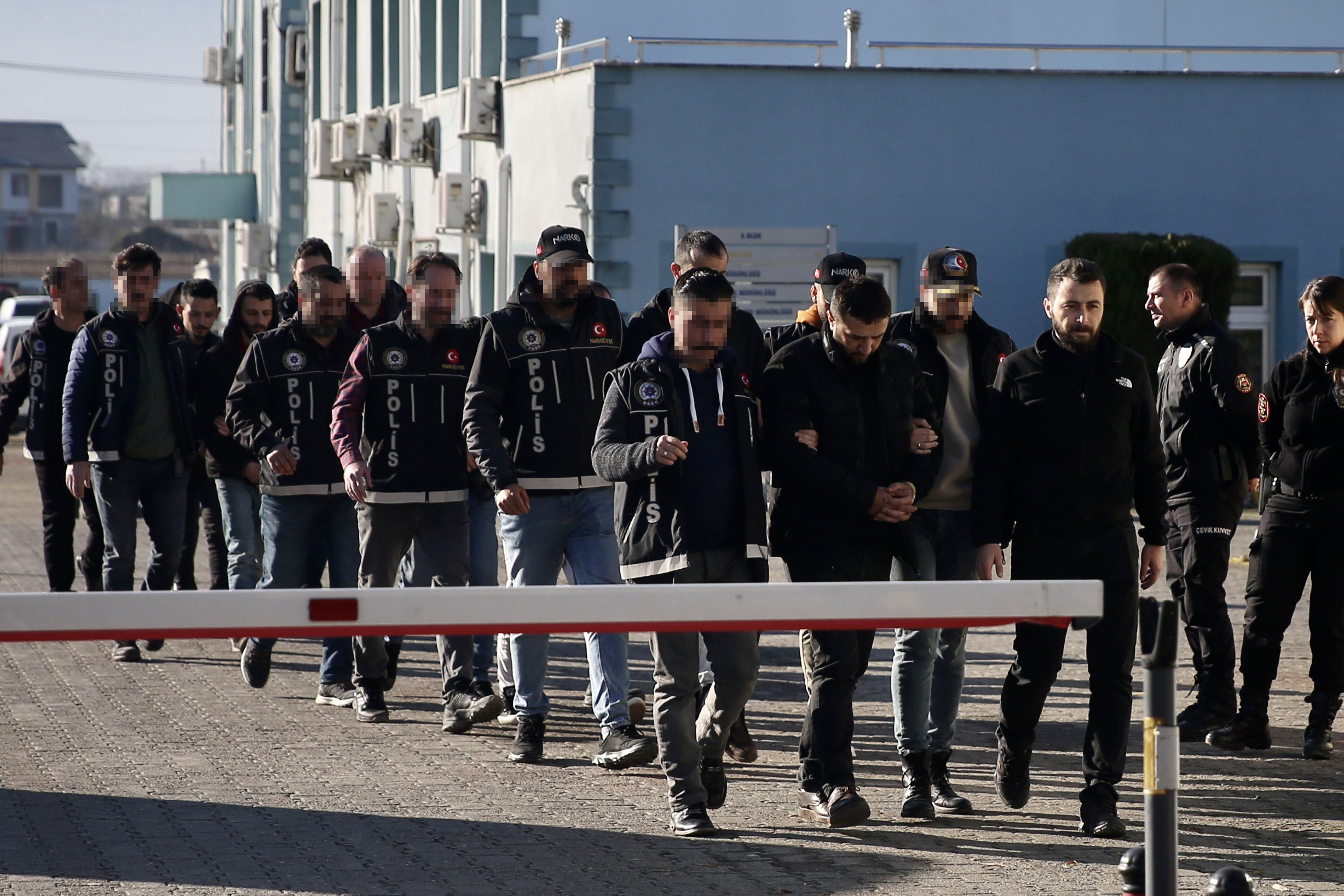 Düzce’de uyuşturucu operasyonunda yakalanan 7 şüpheli tutuklandı
