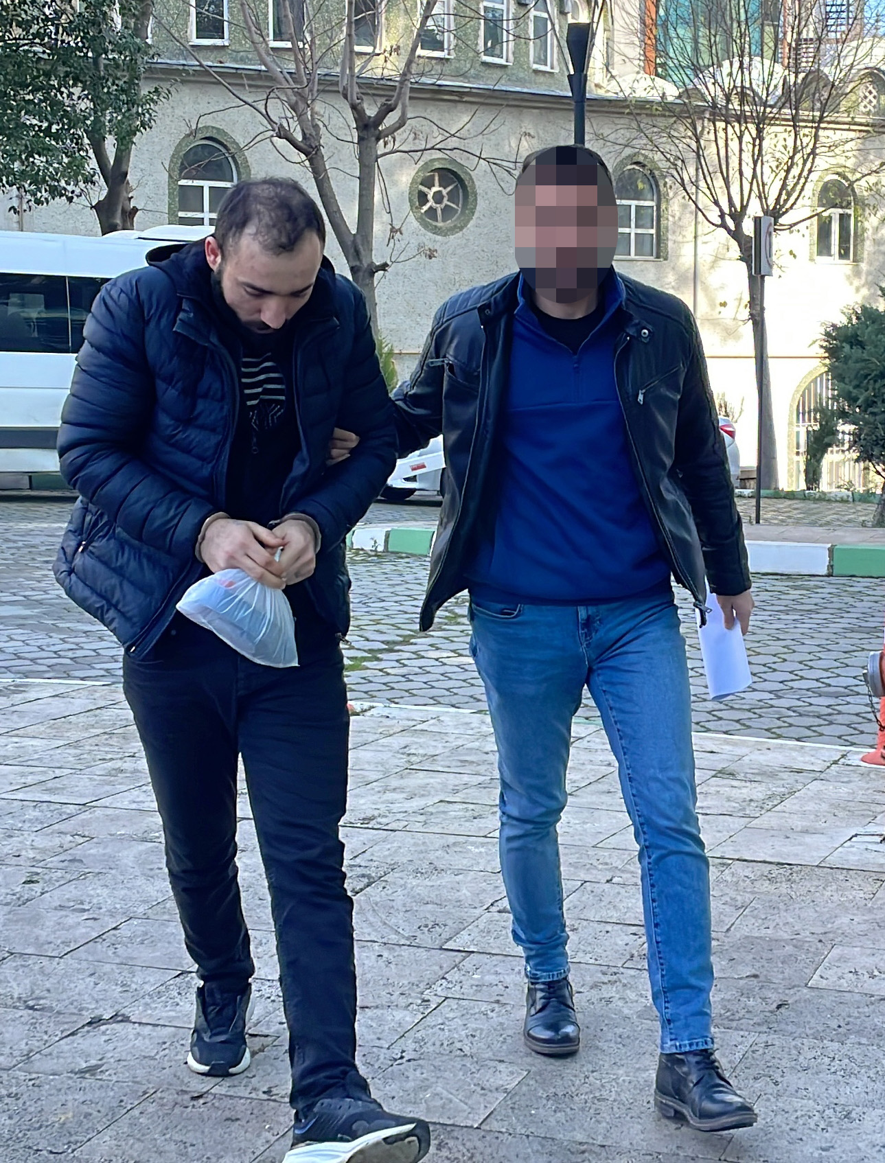 GÜNCELLEME – Samsun’da uyuşturucu operasyonlarında yakalanan 3 kişiden 1’i tutuklandı