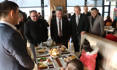 Kaymakam Nayman ve Belediye Başkanı Özdemir özel öğrencilerle buluştu
