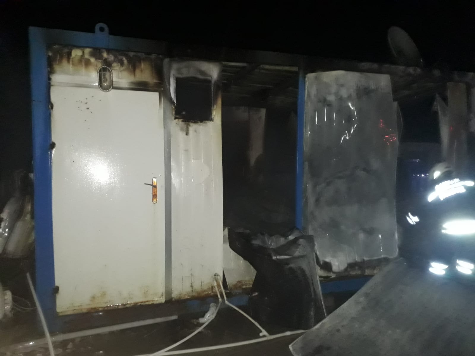 Salıpazarı’nda cezaevi inşaatı şantiyesindeki konteyner yandı