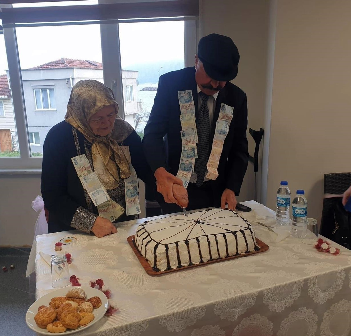 Sinop’ta huzurevinde tanışan yaşlı çift için düğün töreni düzenlendi