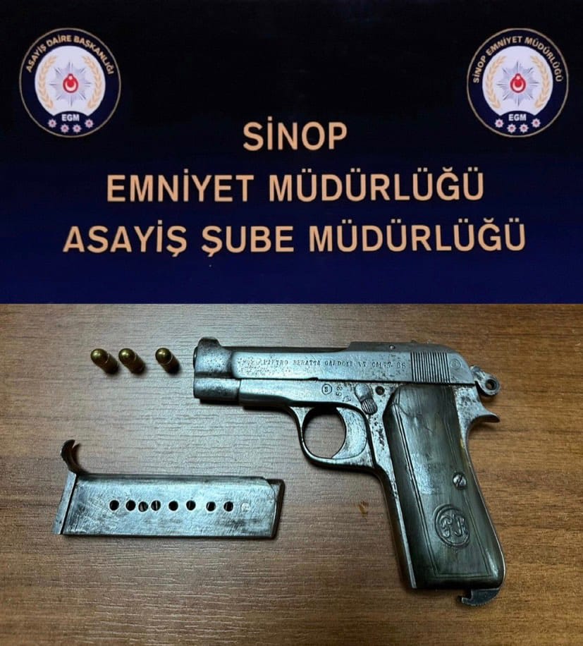 Sinop’ta üzerlerinde ruhsatsız tabanca bulunan 2 zanlı yakalandı