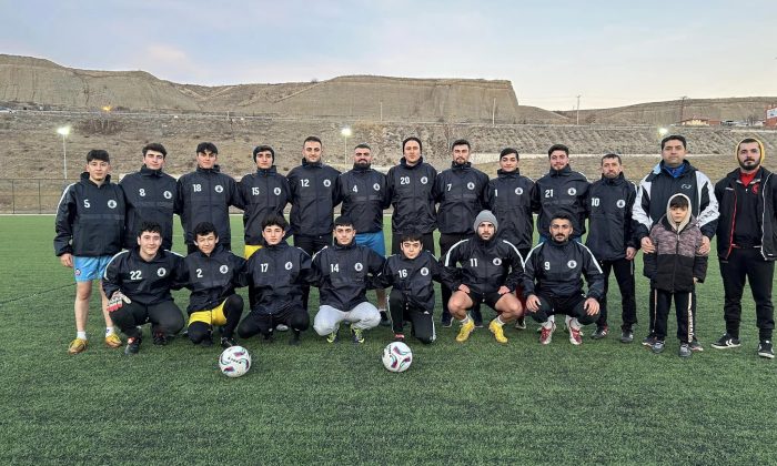 Bayat Belediyespor, teknik direktör ve 24 futbolcuyla sözleşme imzaladı