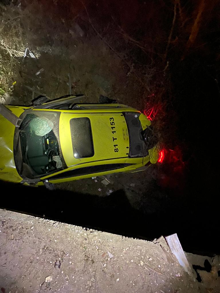 Düzce’de taksi ile otomobilin çarpıştığı kazada 1 kişi öldü, 4 kişi yaralandı