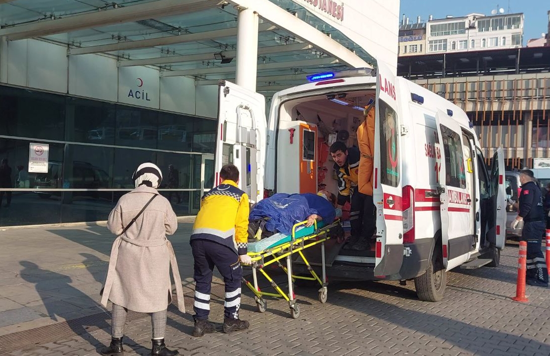 GÜNCELLEME – Karabük’te tır ile çarpışan otomobilin sürücüsü öldü, 2 kişi yaralandı