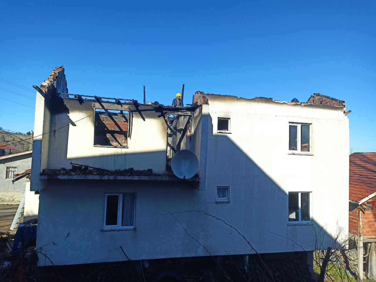 Karabük’te iki katlı evde çıkan yangın hasara yol açtı