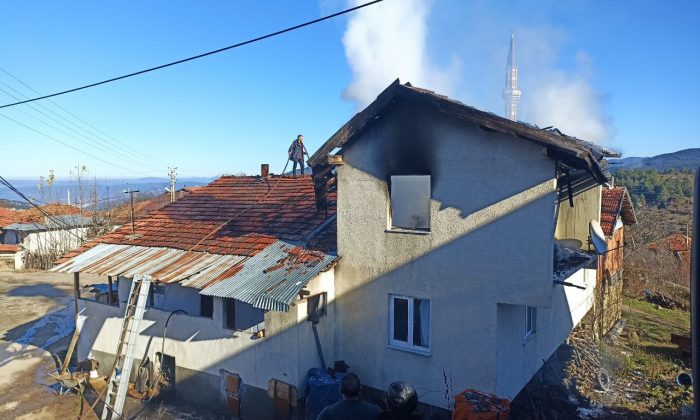 Karabük’te iki katlı evde çıkan yangın hasara yol açtı