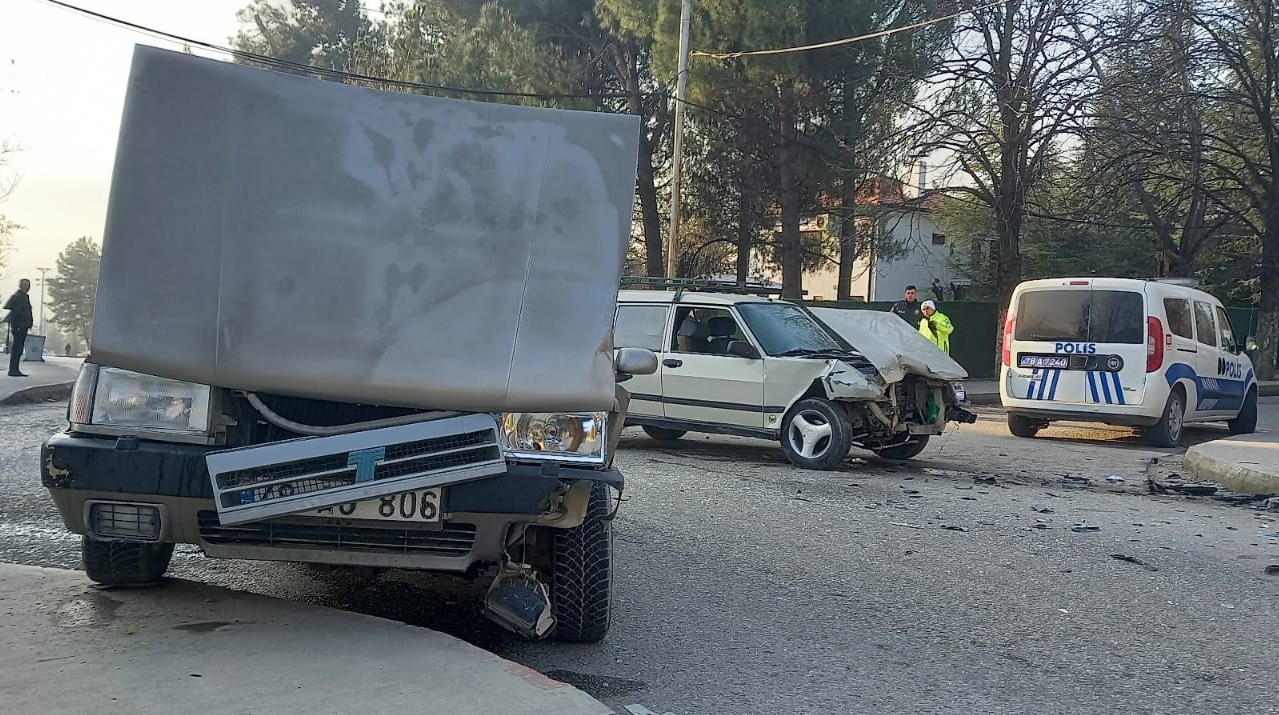 Karabük’te iki otomobilin çarpıştığı kazada 1 kişi yaralandı