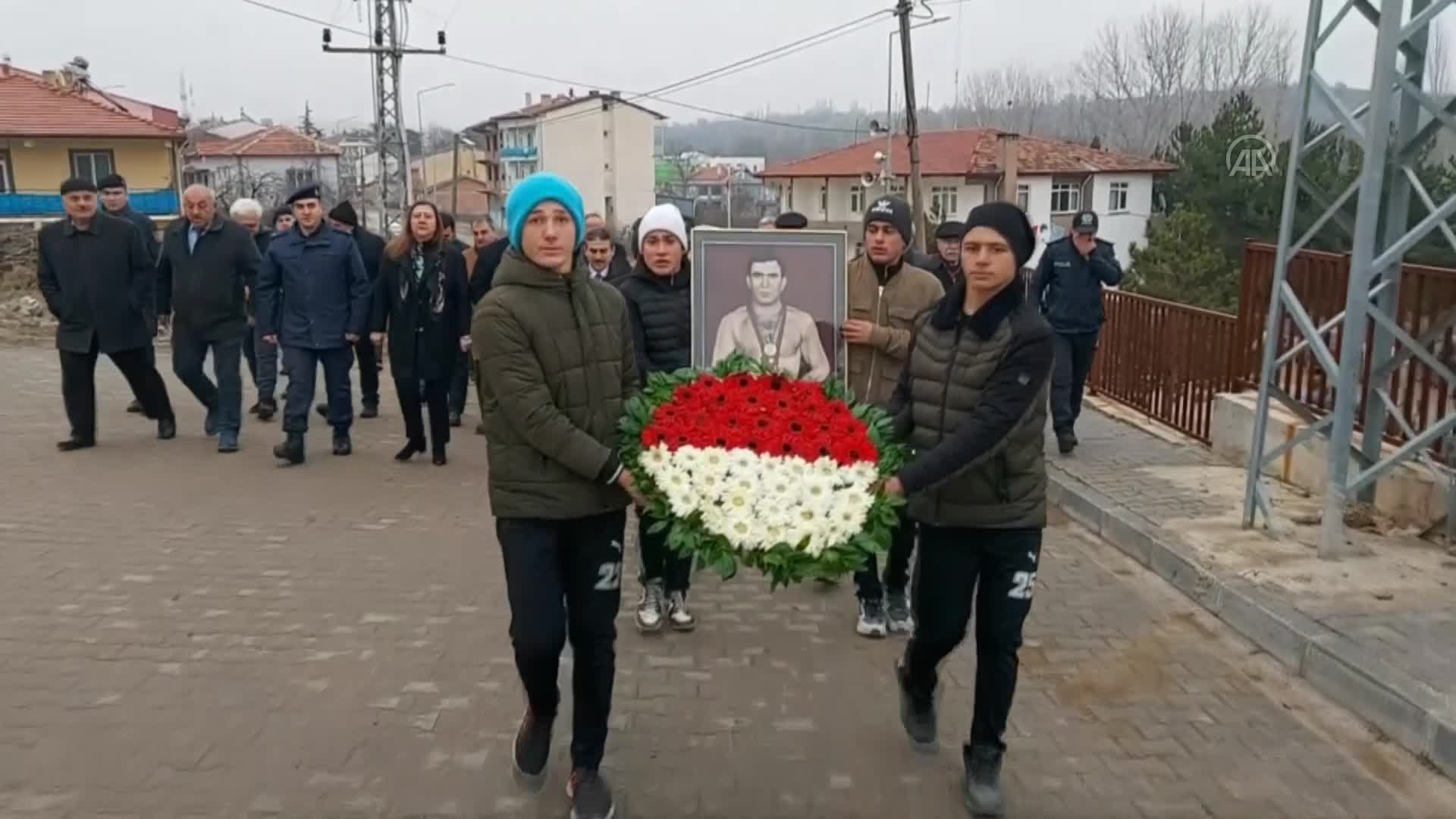 Milli güreşçi Hamit Kaplan, Amasya’da mezarı başında anıldı