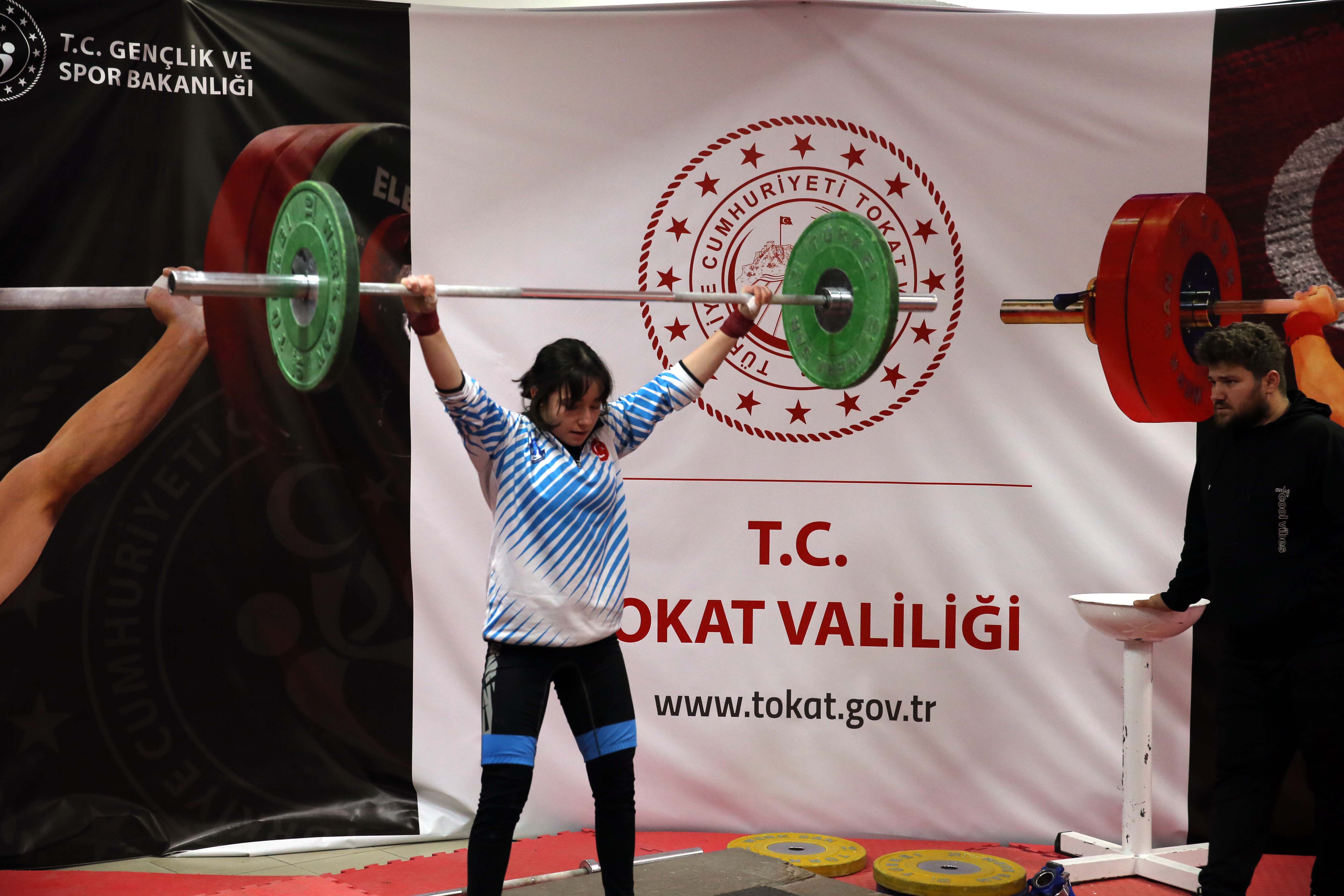 Sadık Dirim Gençler ve 23 Yaş Altı Halter Türkiye Şampiyonası Tokat’ta başladı