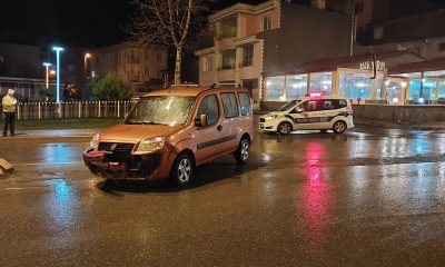 Samsun’da hafif ticari araçla çarpışan otomobilin sürücüsü yaralandı