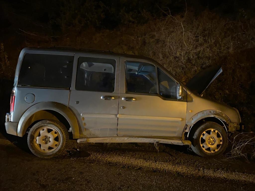 Samsun’da şarampole devrilen hafif ticari araçtaki 3 kişi yaralandı