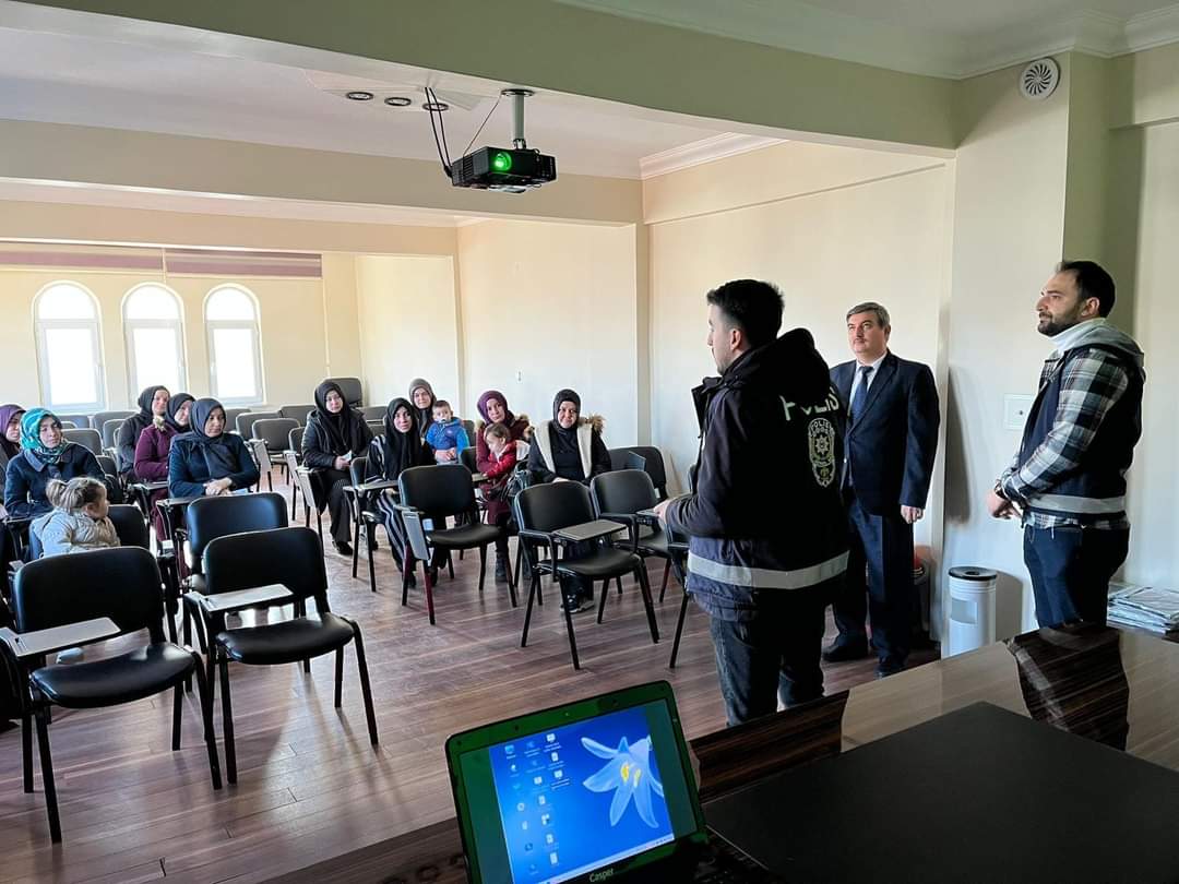 Saraydüzü’nde öğrencilere polislik mesleği tanıtıldı