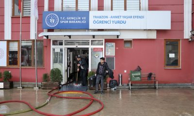 Trabzon’da öğrenci yurdunun çatısında çıkan yangın söndürüldü