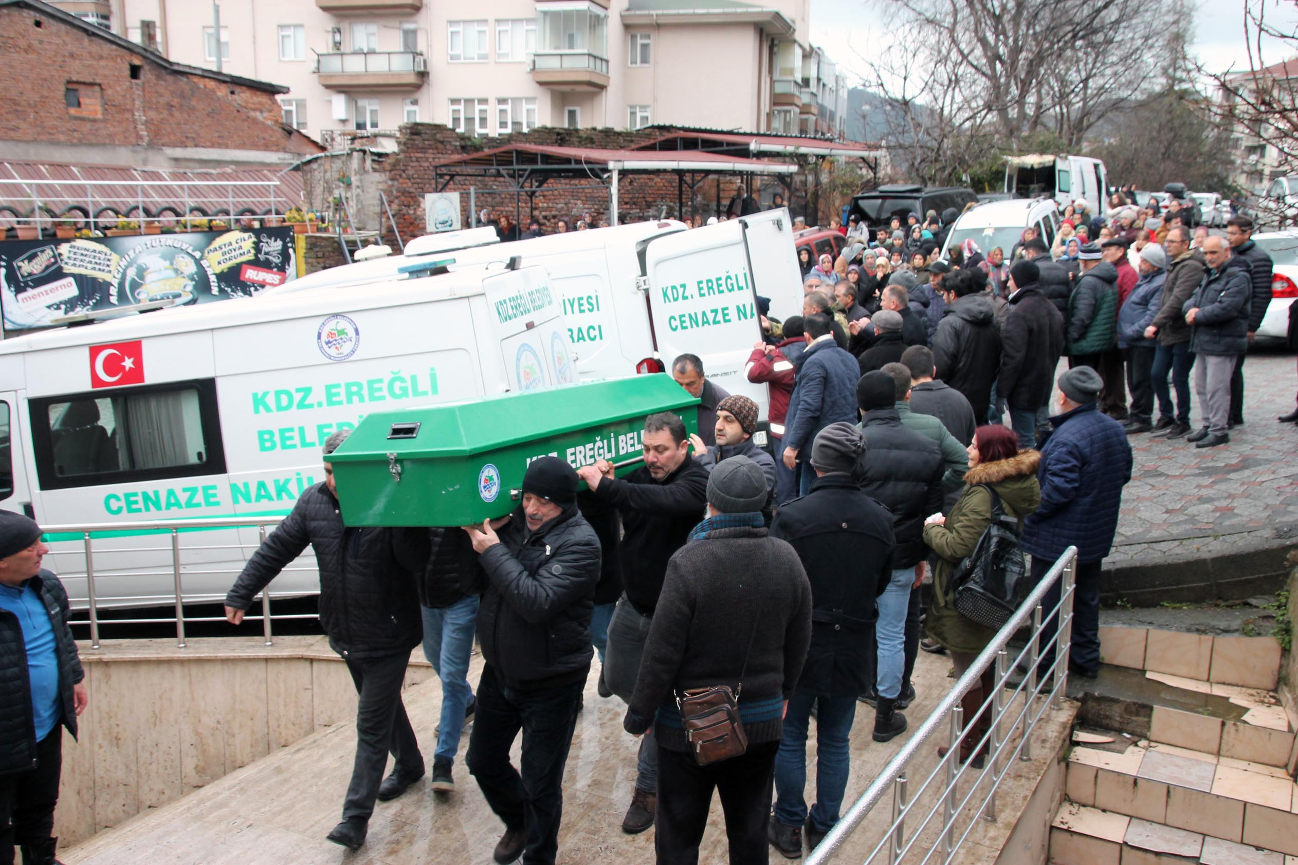 “Asrın felaketi”nde hayatını kaybeden 3’ü çocuk 6 kişinin cenazesi Zonguldak’ta defnedildi