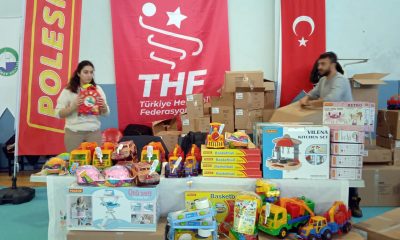 “Çocuklar gülsün” diye depremzede çocuklara 100 bin oyuncak dağıttılar