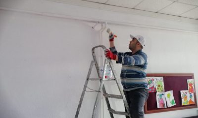 Çorum’da gönüllü din görevlileri ve eğitimciler, okul binasını boyadı