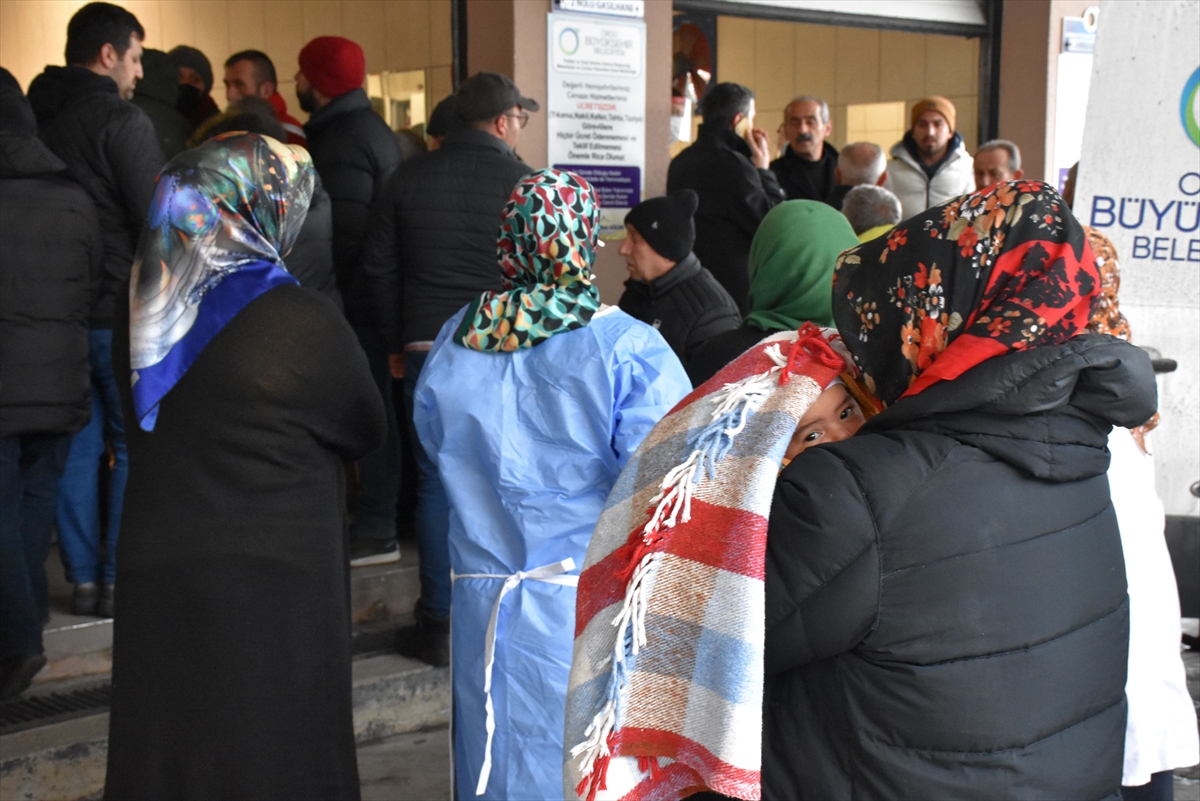 Depremlerde hayatını kaybeden 13 kişinin cenazesi Trabzon ve Ordu’da defnedildi